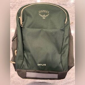 Osprey Daylite Expandable 26+6 travel backpack